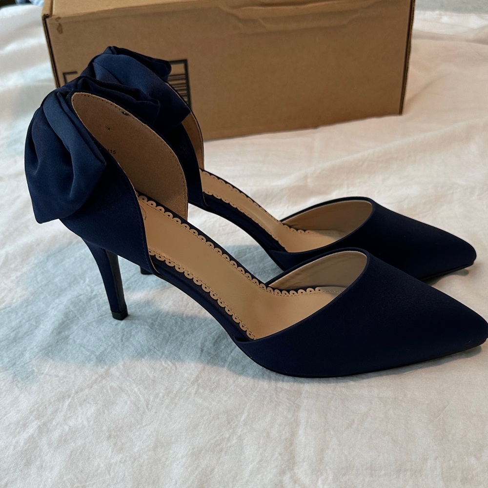 Journee Collection Navy Blue Bow Heels